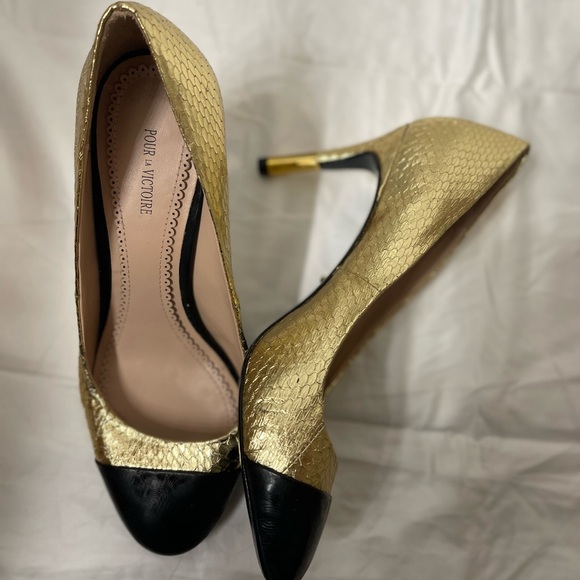 Pour La Victoire | Golden Snake Print Heels | Size 8 | Somewhat Used - Picture 2 of 4